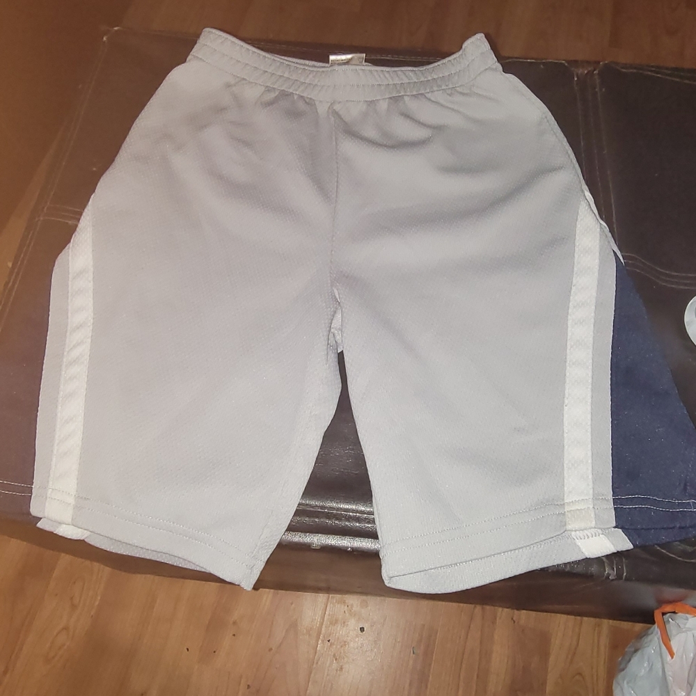 Boys size 6/7 mesh shorts